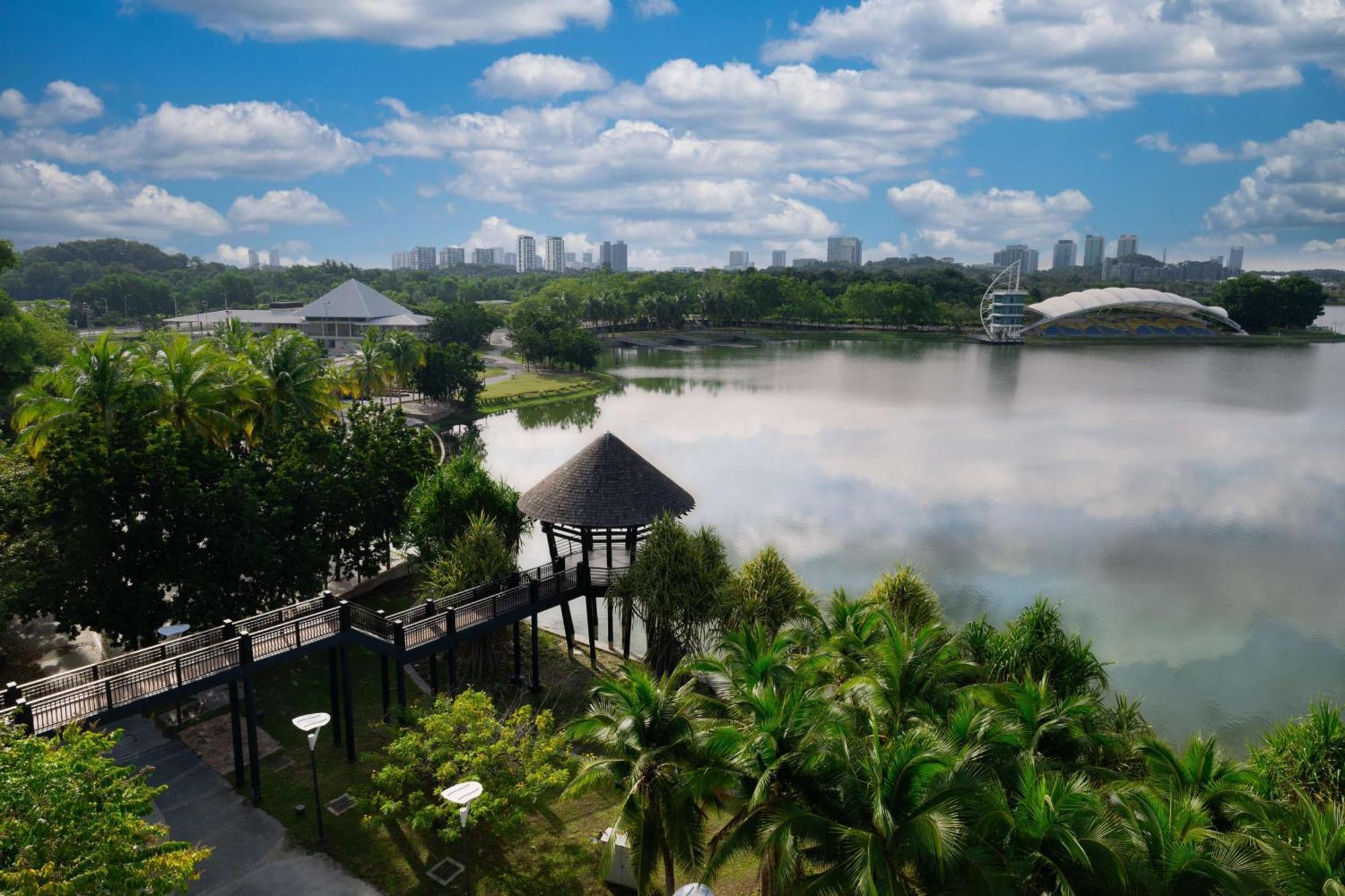 Doubletree By Hilton Putrajaya Lakeside Extérieur photo